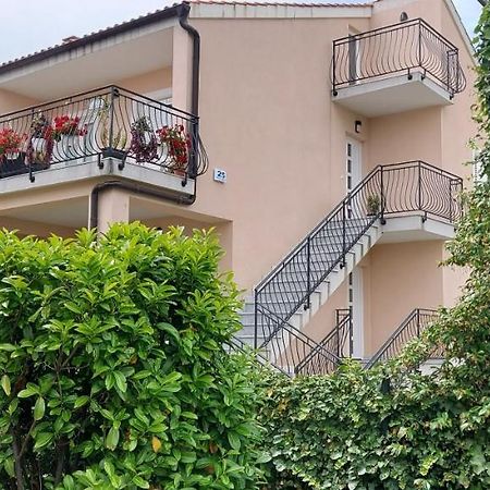 Apartmani Tomislav Krk Town Eksteriør billede