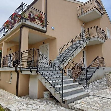 Apartmani Tomislav Krk Town Eksteriør billede