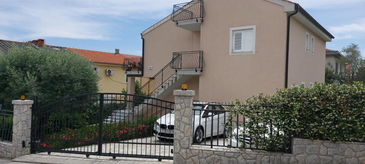 Apartmani Tomislav Krk Town Eksteriør billede