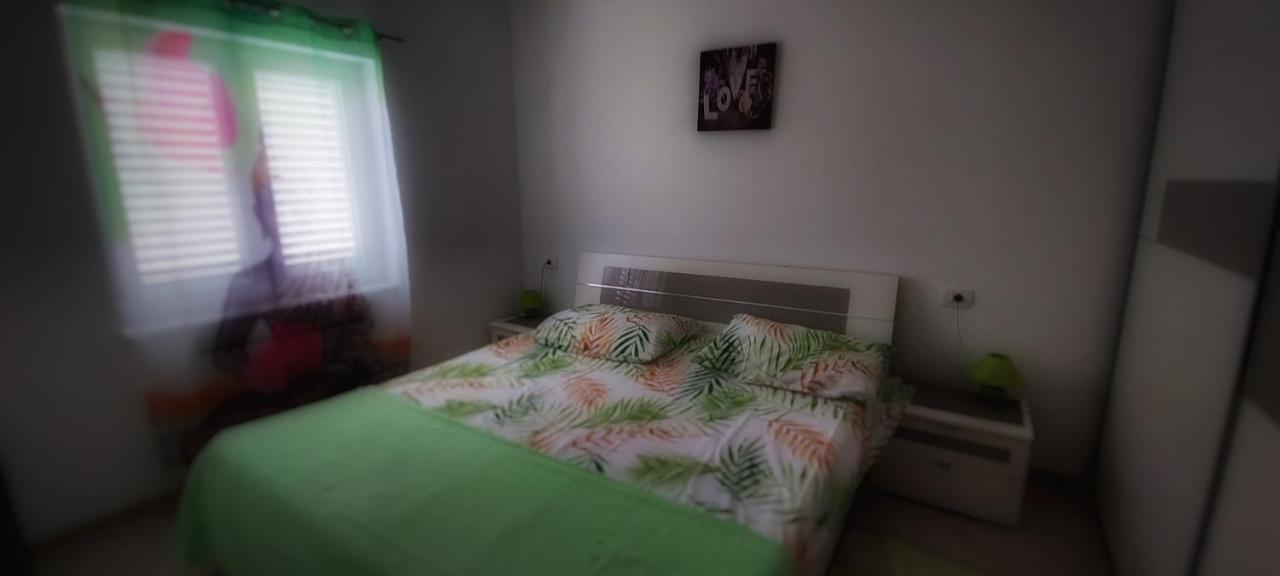 Apartmani Tomislav Krk Town Eksteriør billede
