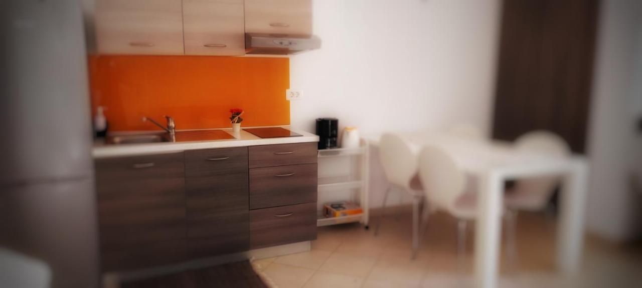 Apartmani Tomislav Krk Town Eksteriør billede